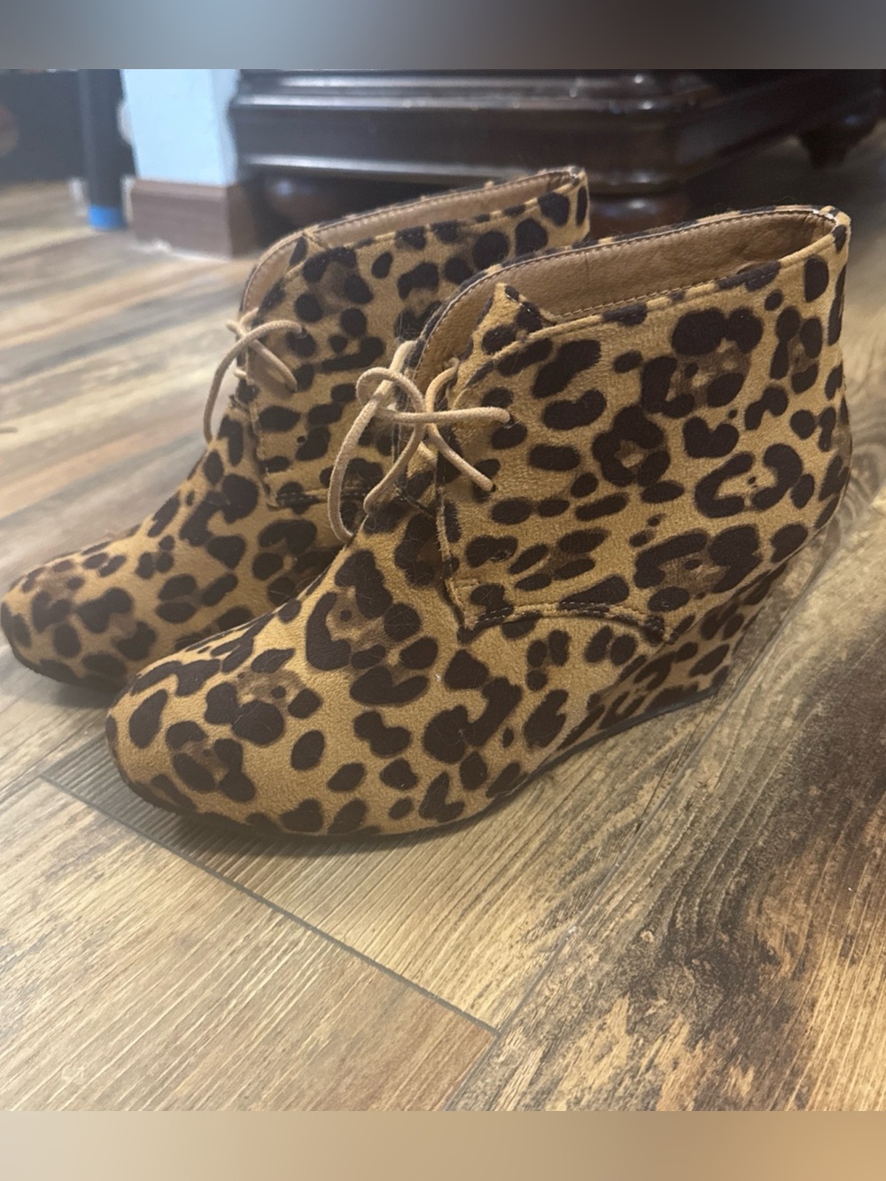 Bella Marie Womens Sally-5 Leopard Suede Wedge Heel Ankle Booties Boots Size 10